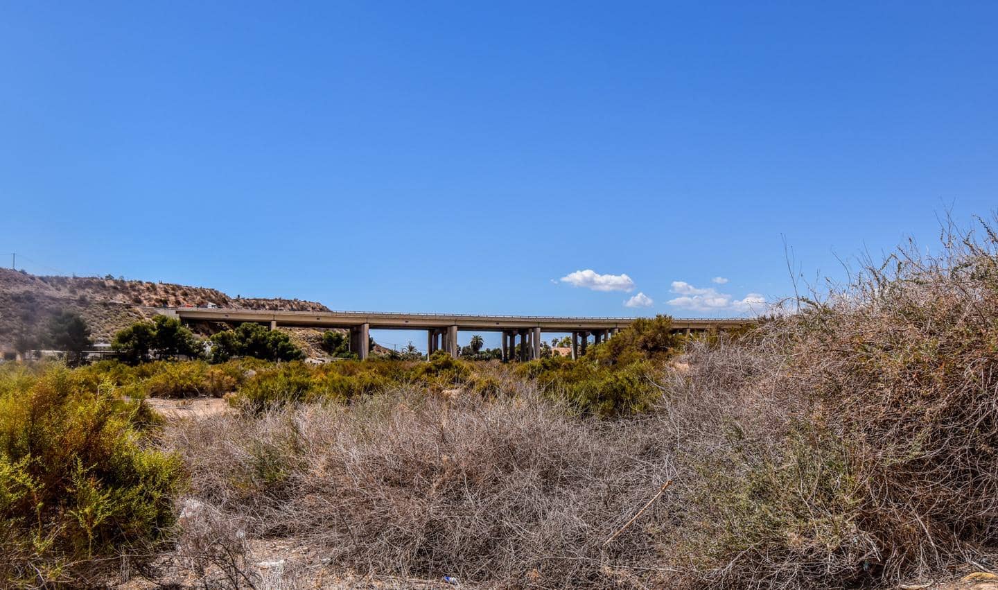 Grunde uden byggetilladelser til salg i Elche / Elx - € 1.485.000 (Ref: 8342121)