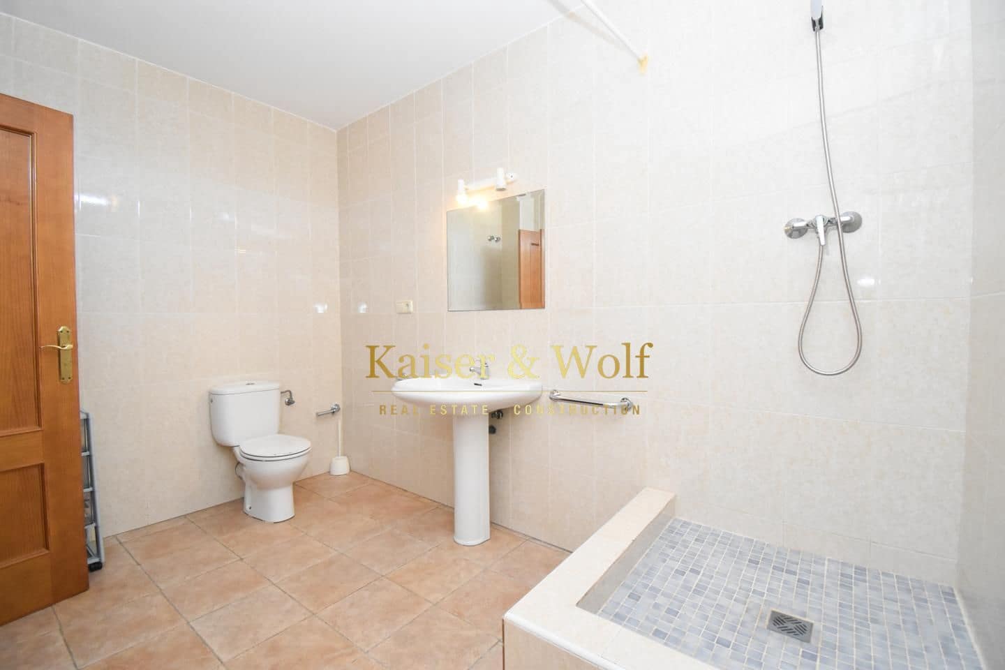 6 bedroom Villa for sale in Torrevieja with pool garage - € 559,000 (Ref: 8342351)