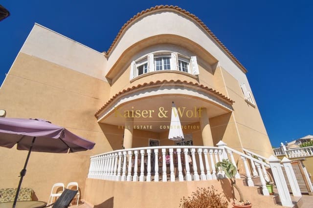 6 makuuhuone Huvila myytävänä paikassa El Chaparral - La Siesta - La Torreta, Torrevieja mukana uima-altaan 
autotalli - 559 000 € (Ref: 8342351)