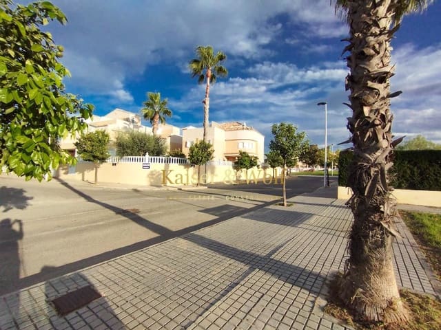 6 makuuhuone Huvila myytävänä paikassa El Chaparral - La Siesta - La Torreta, Torrevieja mukana uima-altaan 
autotalli - 559 000 € (Ref: 8342351)