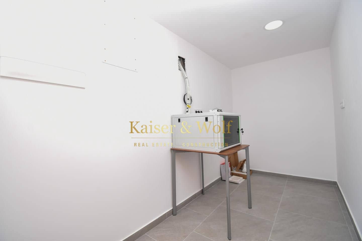 4 bedroom Business for sale in Santa Pola with garage - € 199,000 (Ref: 8678766)