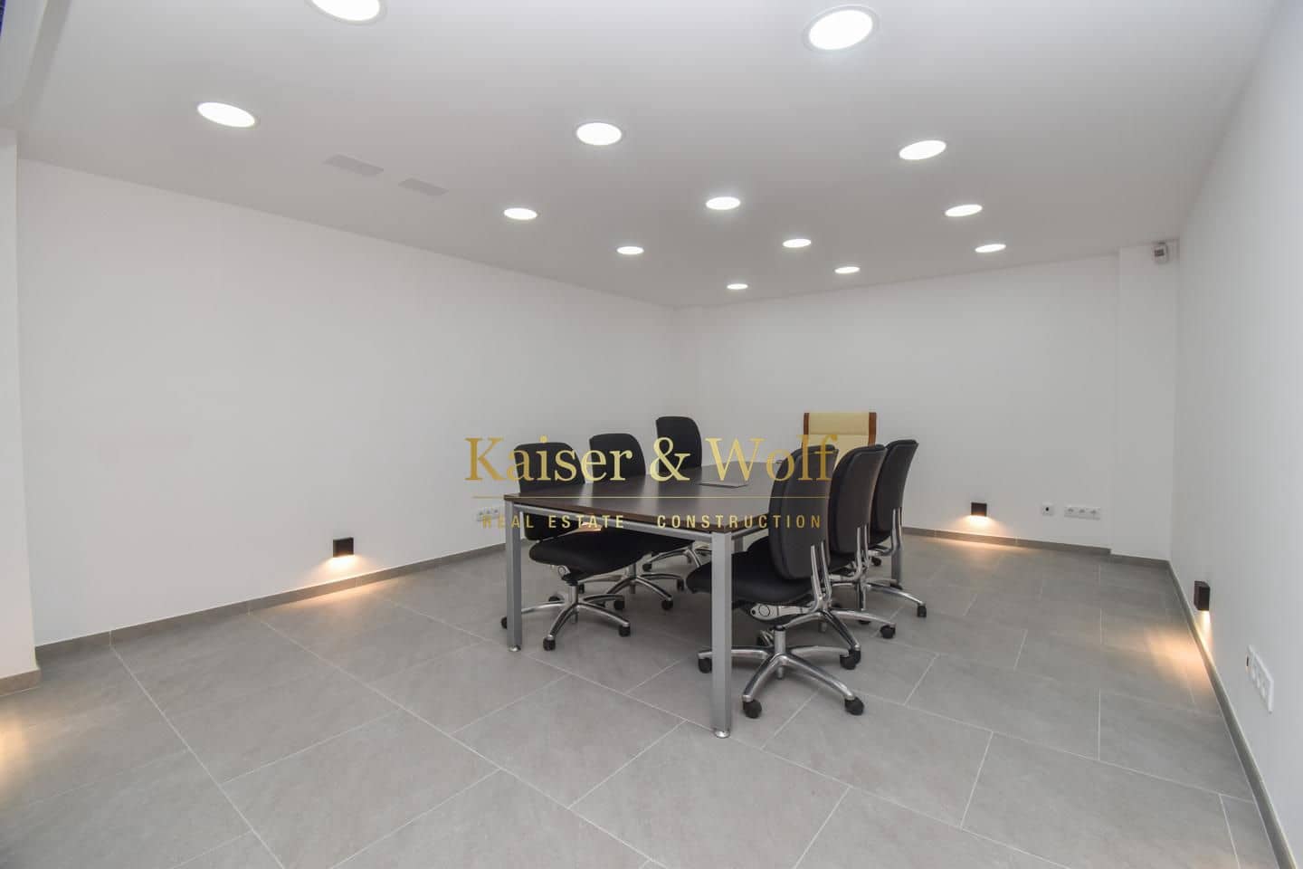 4 bedroom Business for sale in Santa Pola with garage - € 199,000 (Ref: 8678766)