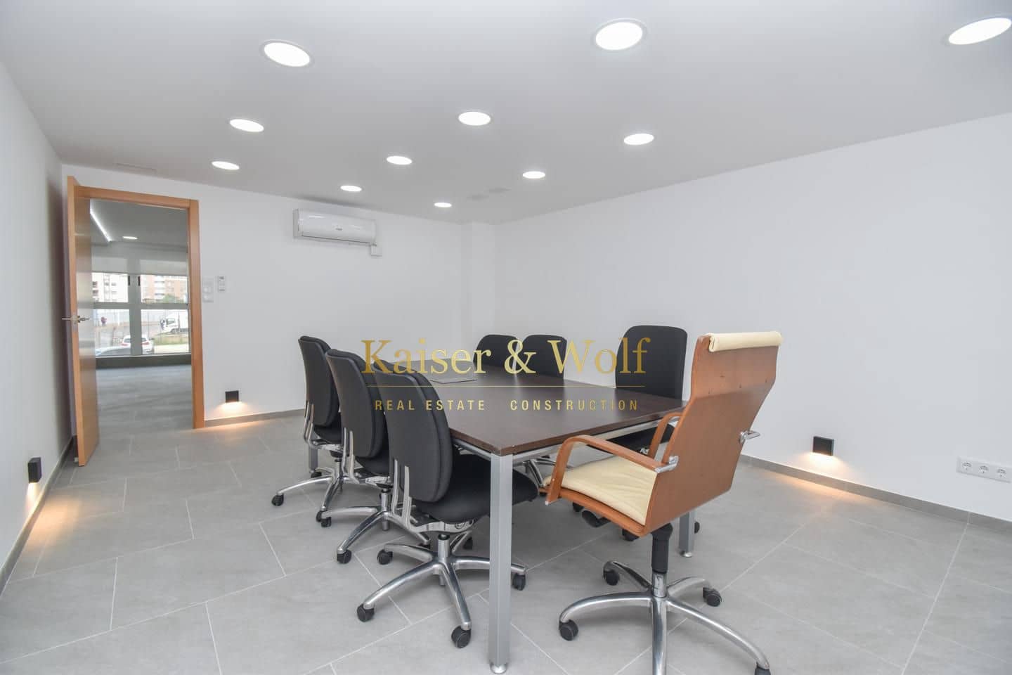 4 bedroom Business for sale in Santa Pola with garage - € 199,000 (Ref: 8678766)