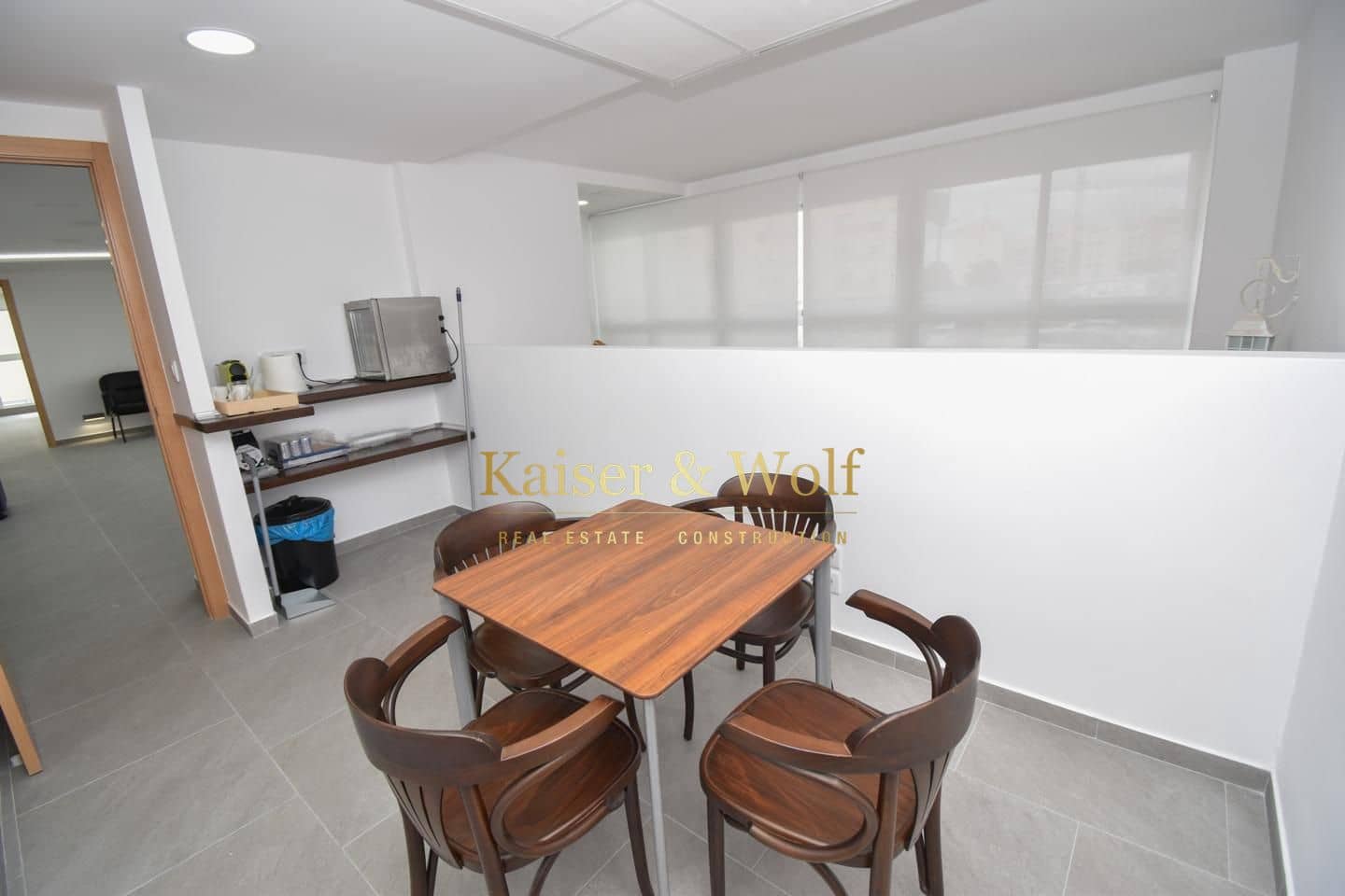 4 bedroom Business for sale in Santa Pola with garage - € 199,000 (Ref: 8678766)