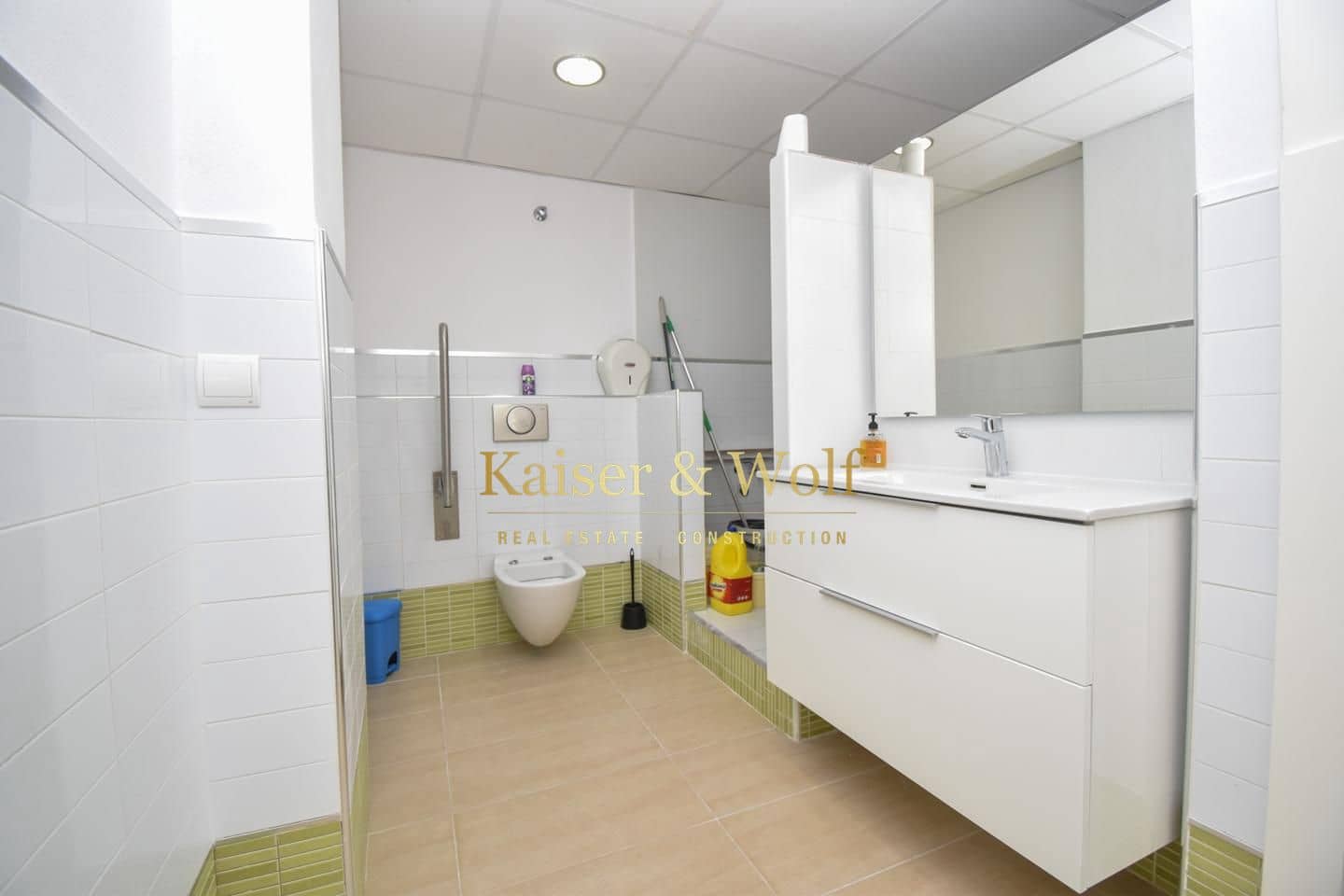 4 bedroom Business for sale in Santa Pola with garage - € 199,000 (Ref: 8678766)