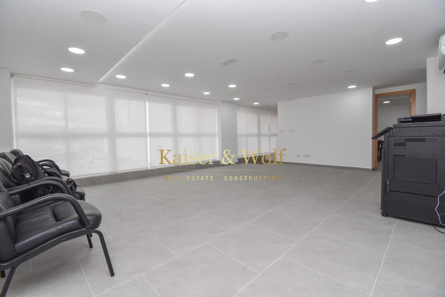 4 bedroom Business for sale in Santa Pola with garage - € 199,000 (Ref: 8678766)