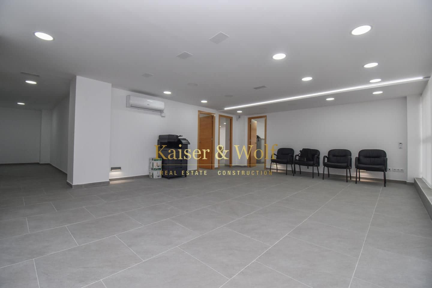 4 bedroom Business for sale in Santa Pola with garage - € 199,000 (Ref: 8678766)