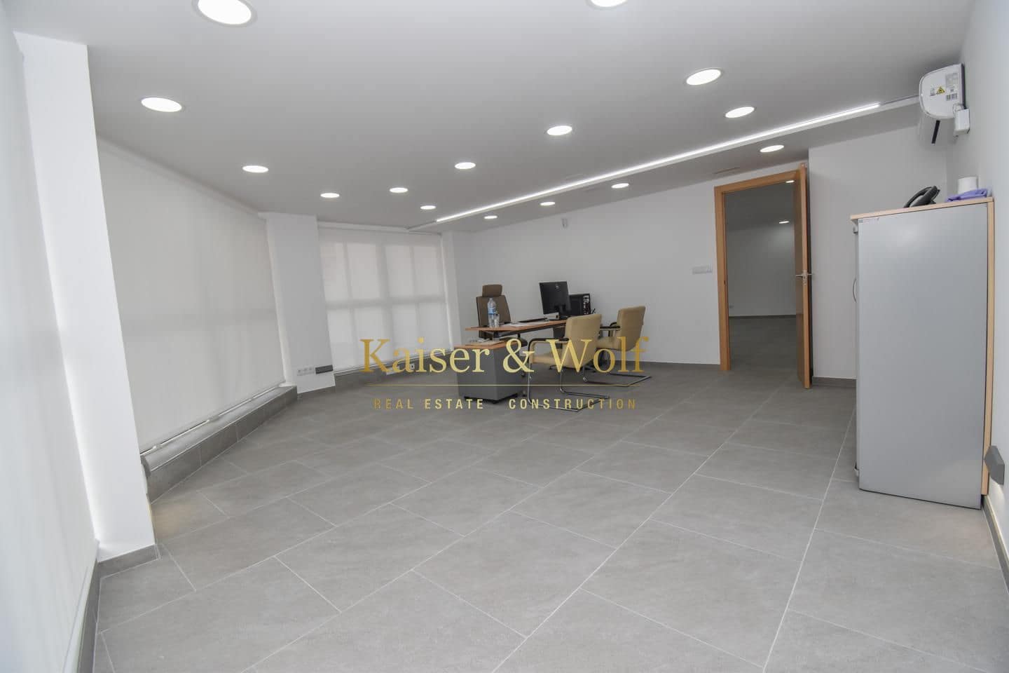 4 bedroom Business for sale in Santa Pola with garage - € 199,000 (Ref: 8678766)