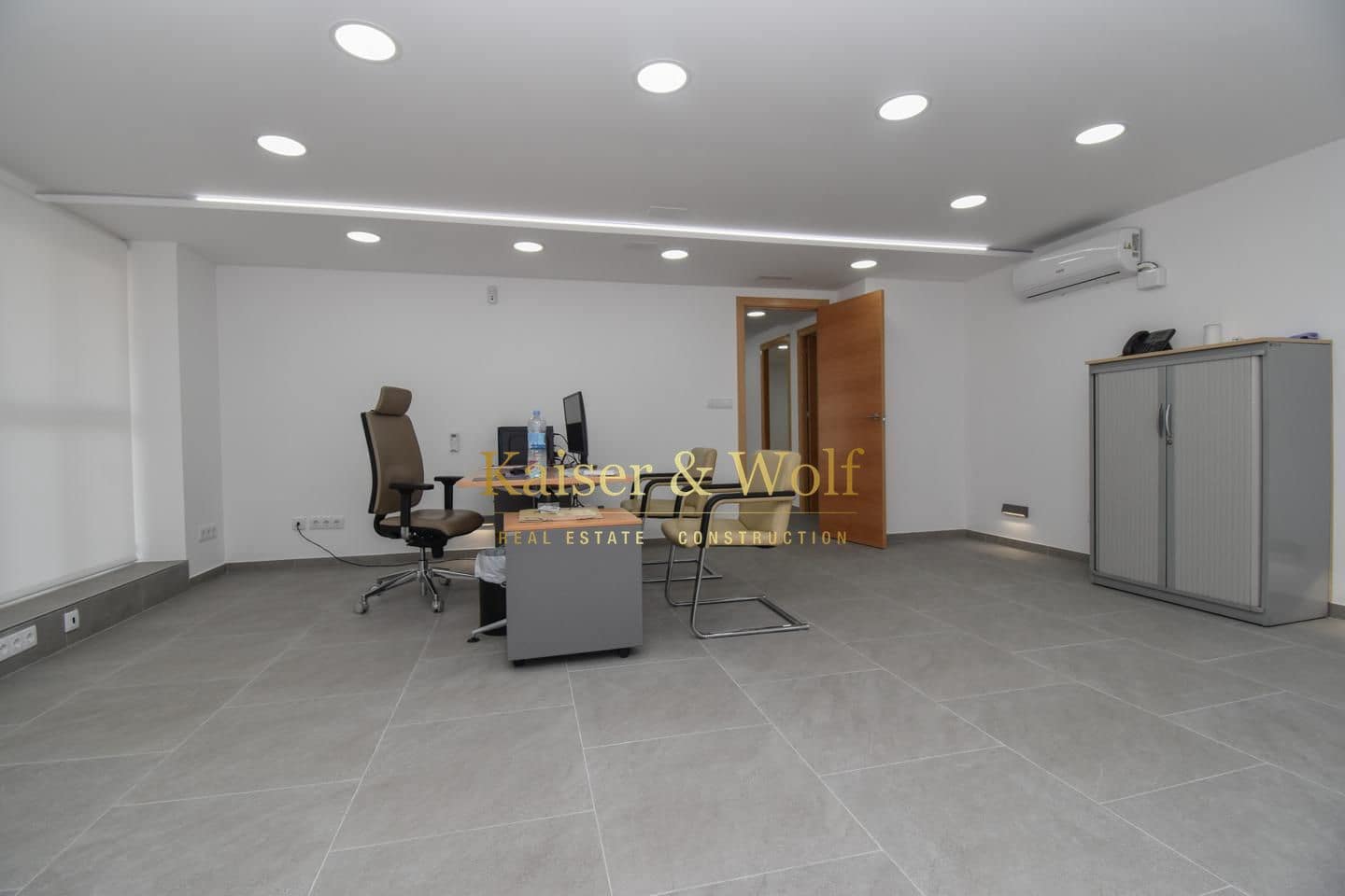 4 bedroom Business for sale in Santa Pola with garage - € 199,000 (Ref: 8678766)