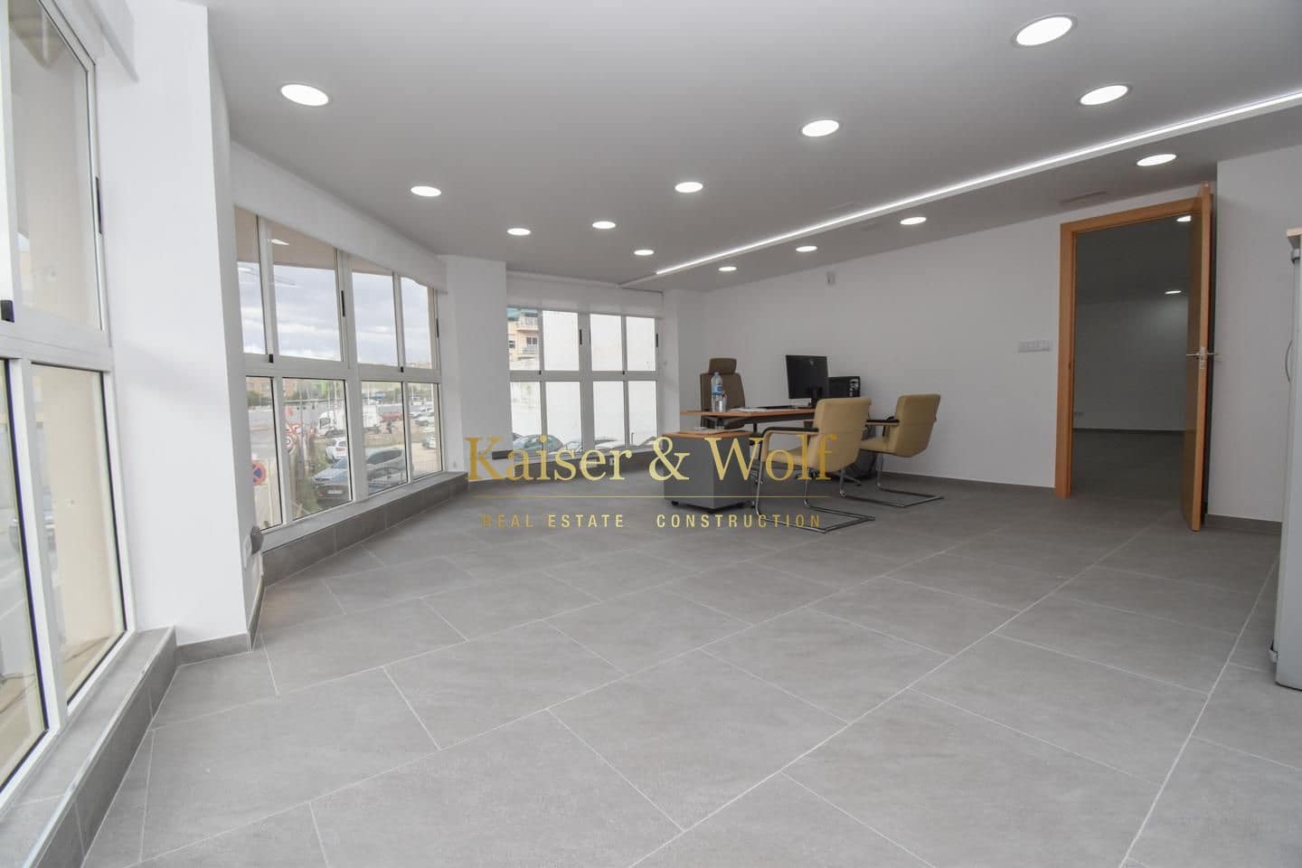 4 bedroom Business for sale in Santa Pola with garage - € 199,000 (Ref: 8678766)