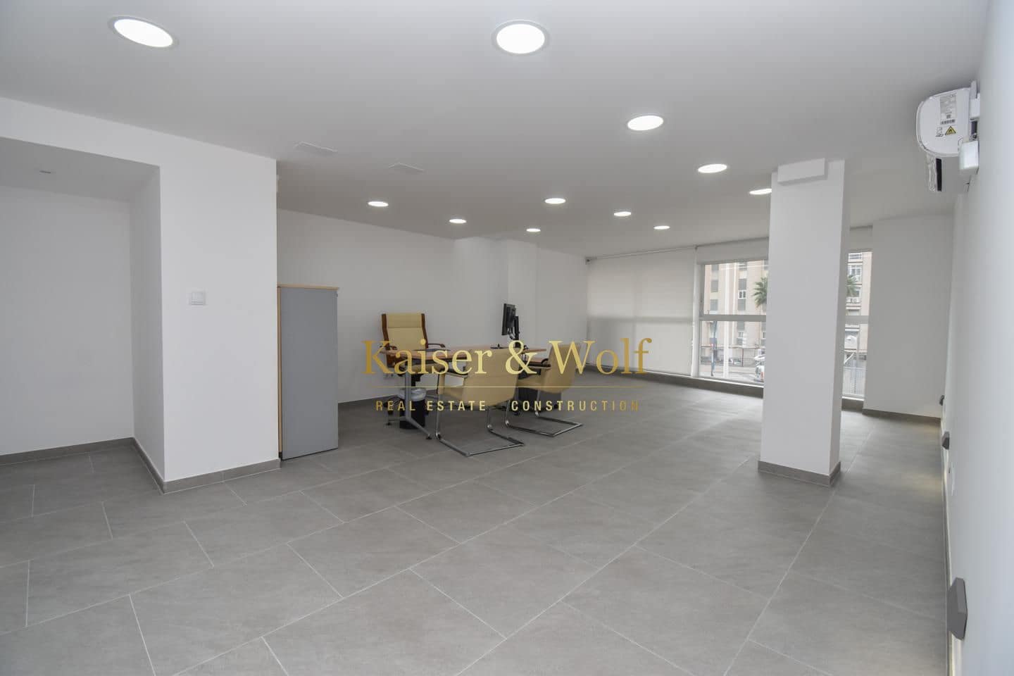 4 bedroom Business for sale in Santa Pola with garage - € 199,000 (Ref: 8678766)