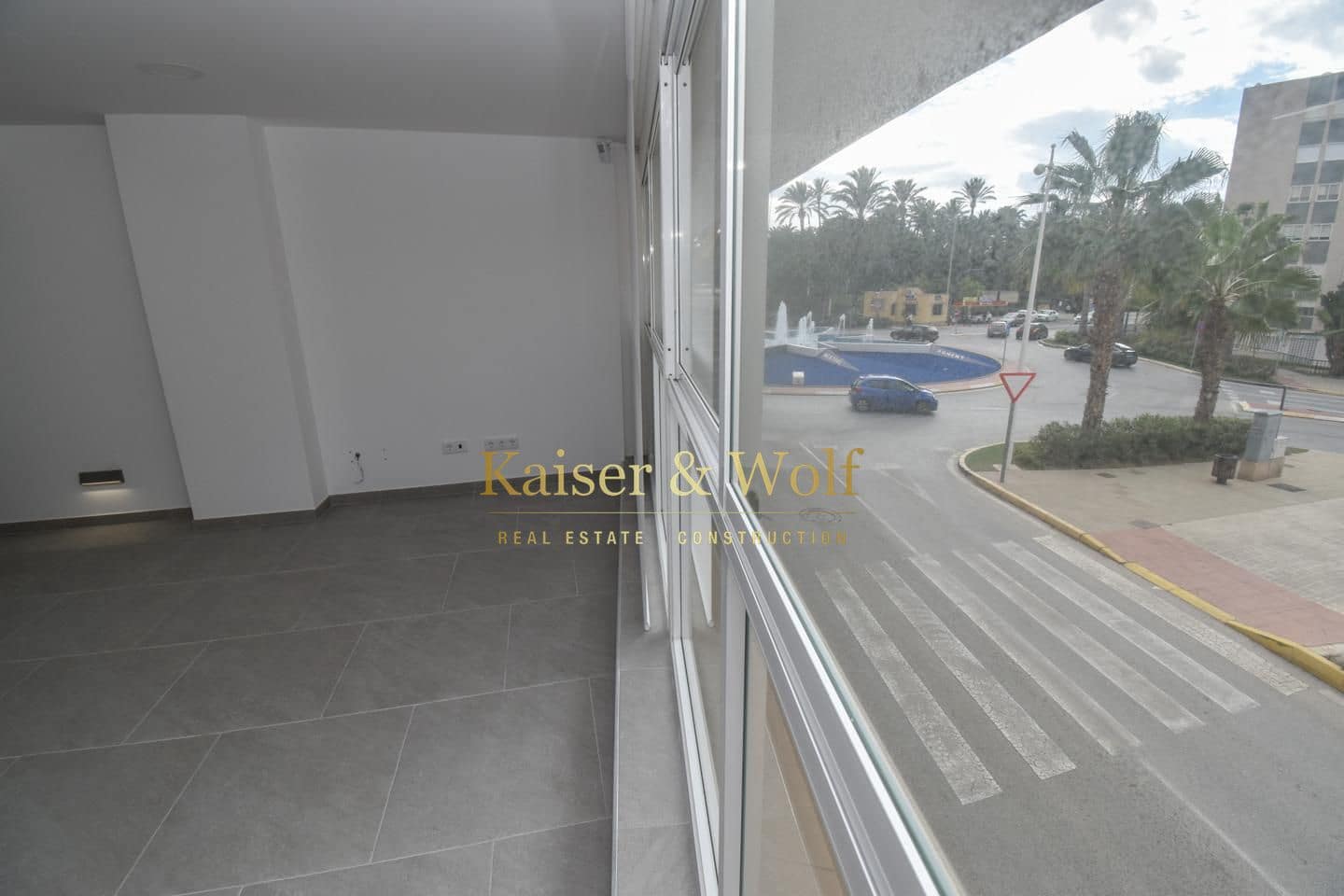 4 bedroom Business for sale in Santa Pola with garage - € 199,000 (Ref: 8678766)