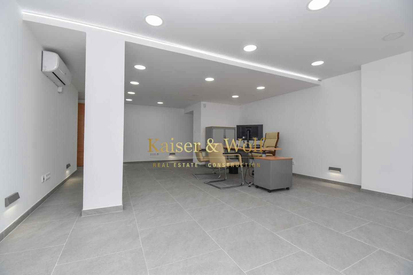 4 bedroom Business for sale in Santa Pola with garage - € 199,000 (Ref: 8678766)