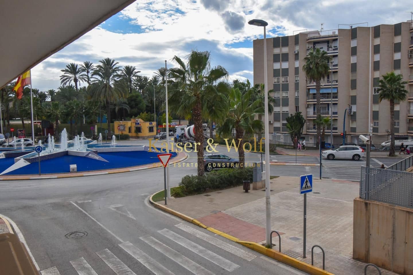 4 bedroom Business for sale in Santa Pola with garage - € 199,000 (Ref: 8678766)