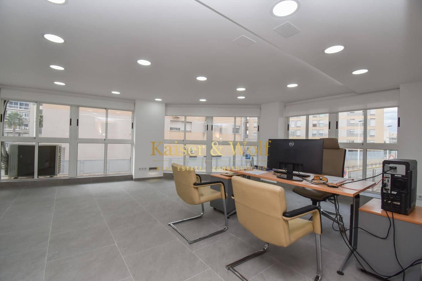 4 bedroom Business for sale in Santa Pola with garage - € 199,000 (Ref: 8678766)