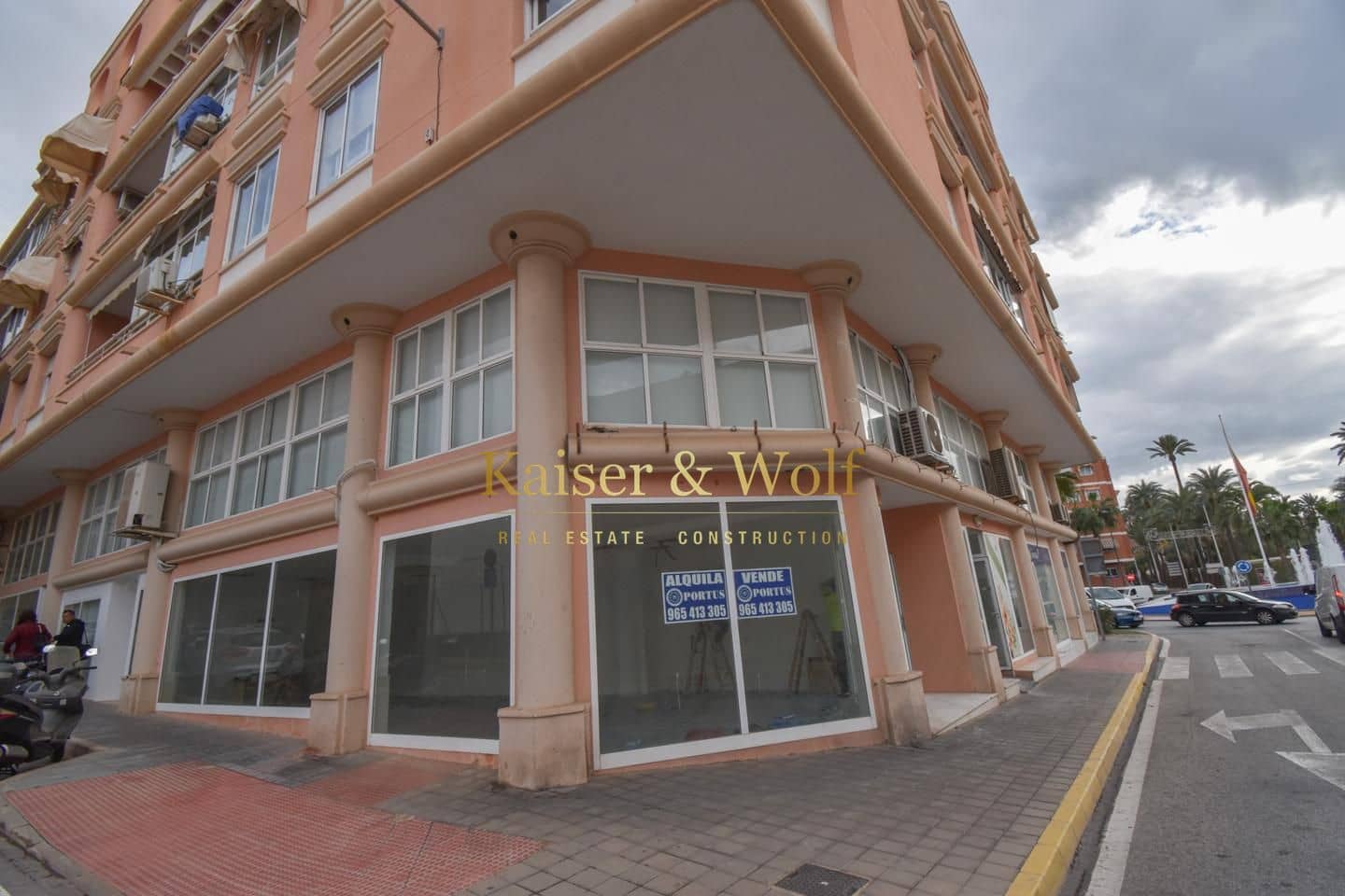 4 bedroom Business for sale in Santa Pola with garage - € 199,000 (Ref: 8678766)