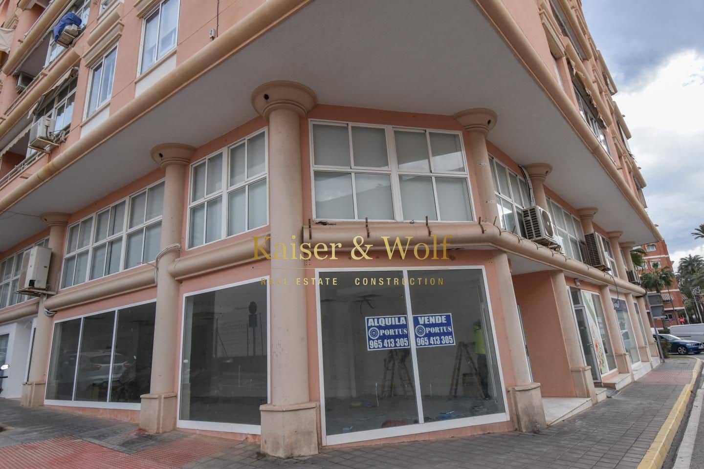4 bedroom Business for sale in Santa Pola with garage - € 199,000 (Ref: 8678766)