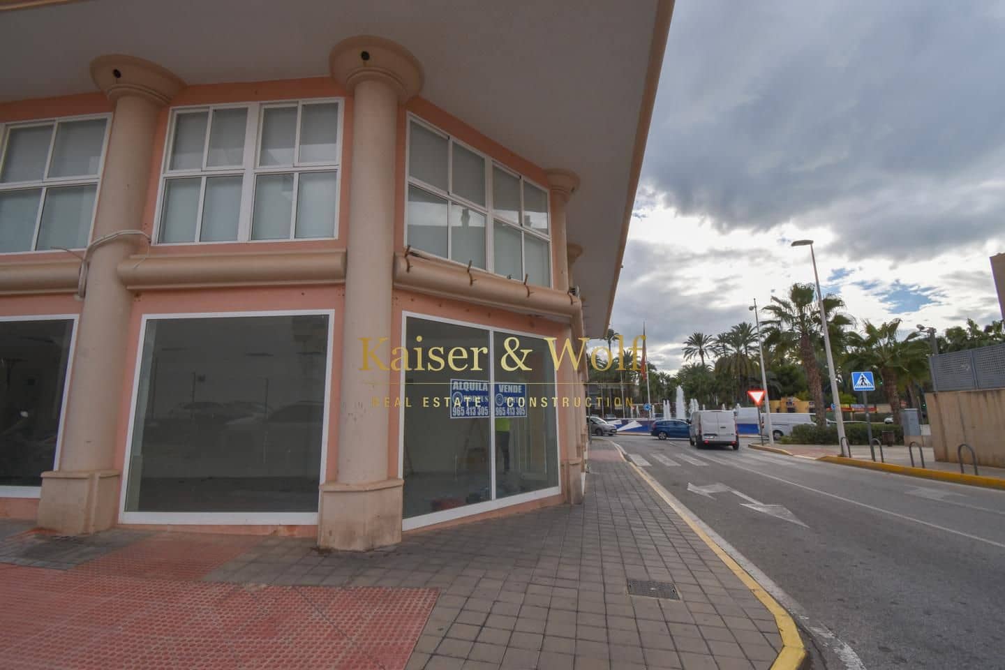 4 bedroom Business for sale in Santa Pola with garage - € 199,000 (Ref: 8678766)