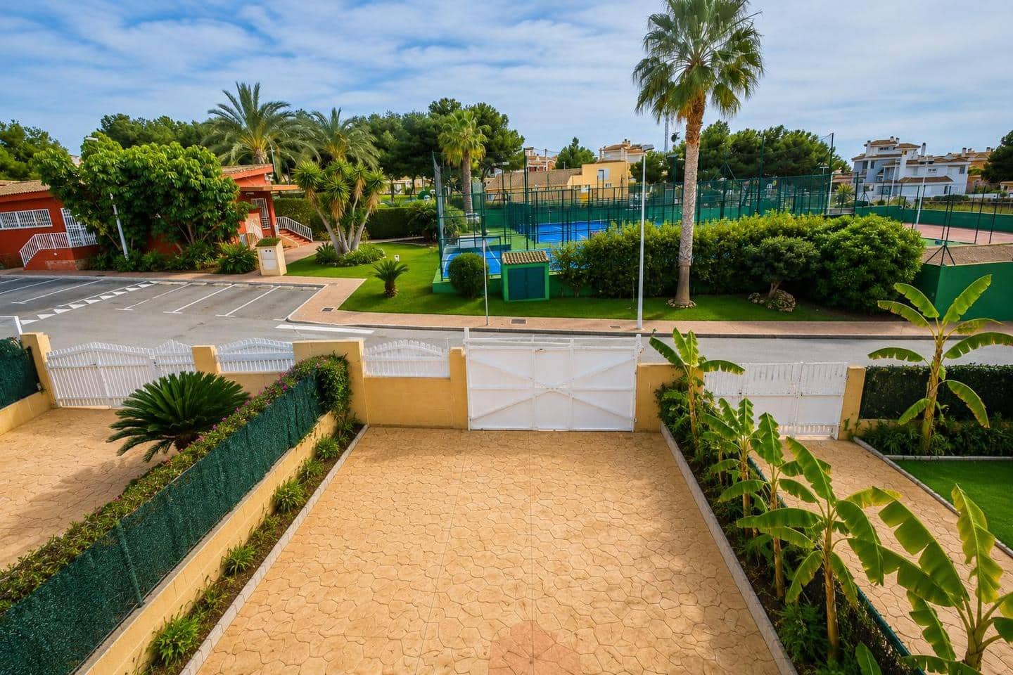 2 bedroom Villa for sale in Gran Alacant with pool - € 285,000 (Ref: 8837735)