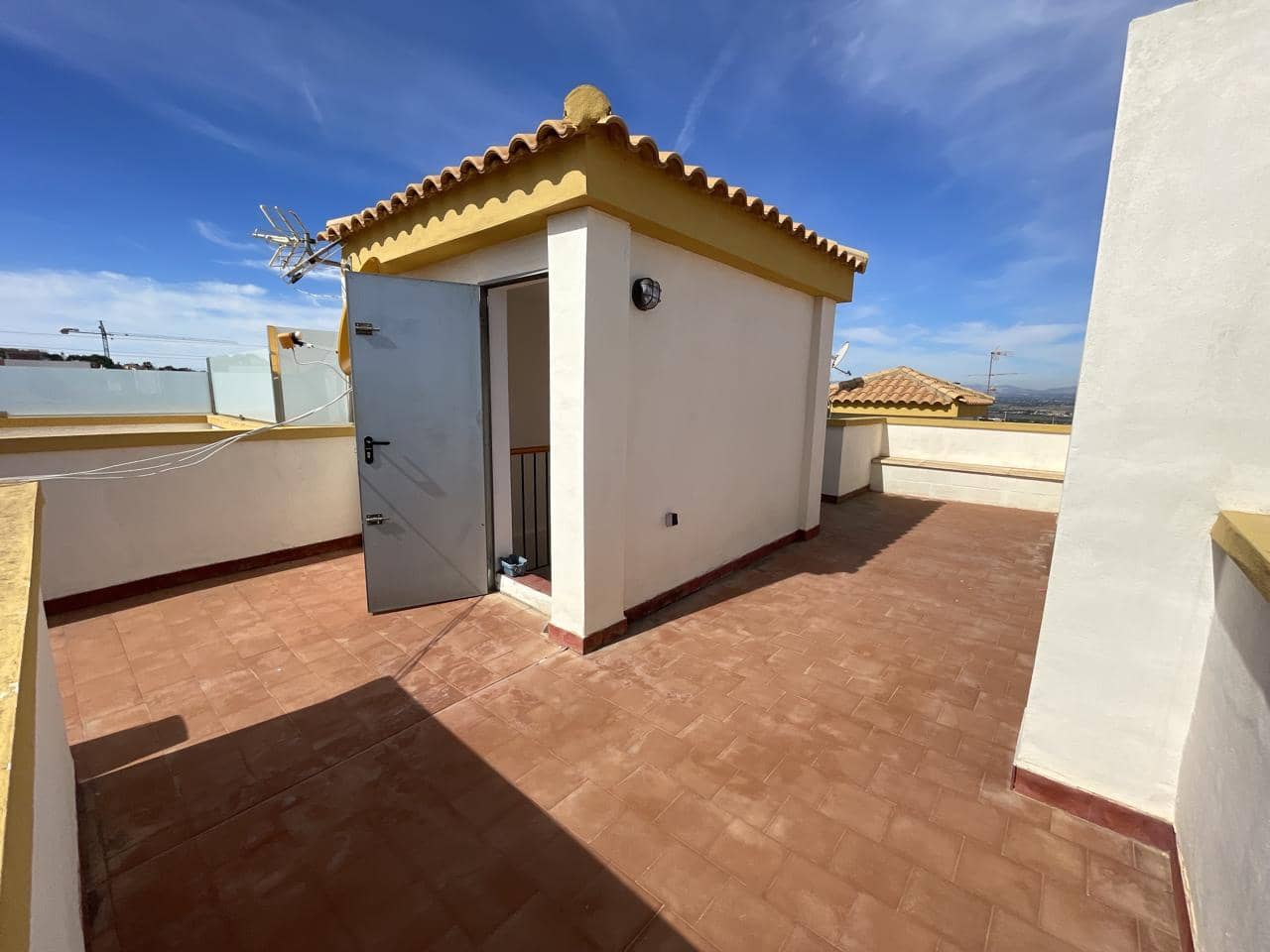 3 slaapkamer Villa te huur in Gran Alacant met zwembad garage - € 1.200 (Ref: 8906914)