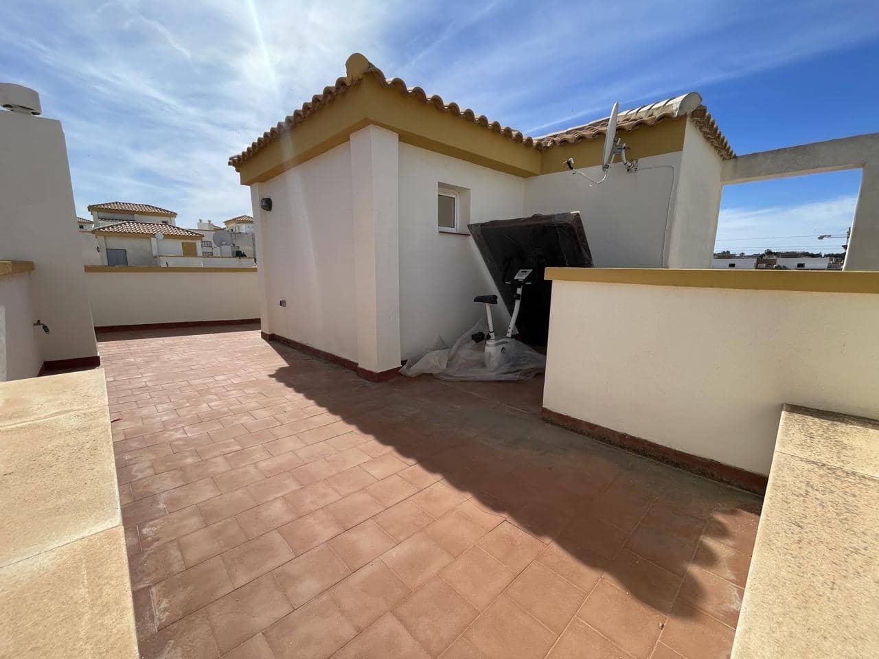 3 slaapkamer Villa te huur in Gran Alacant met zwembad garage - € 1.200 (Ref: 8906914)
