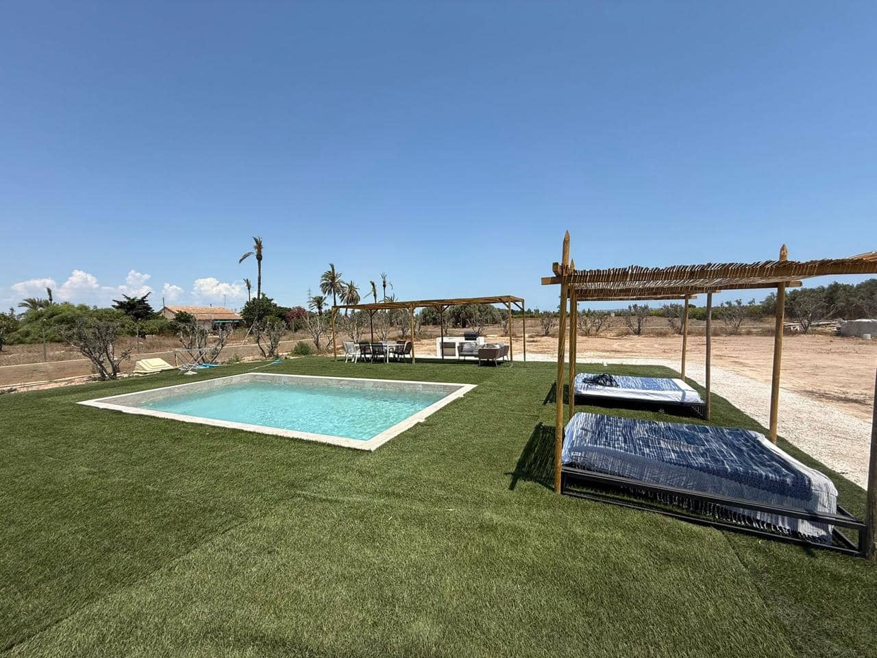 4 soveværelse Villa til leje i Elche / Elx med swimmingpool - € 2.100 (Ref: 9060066)