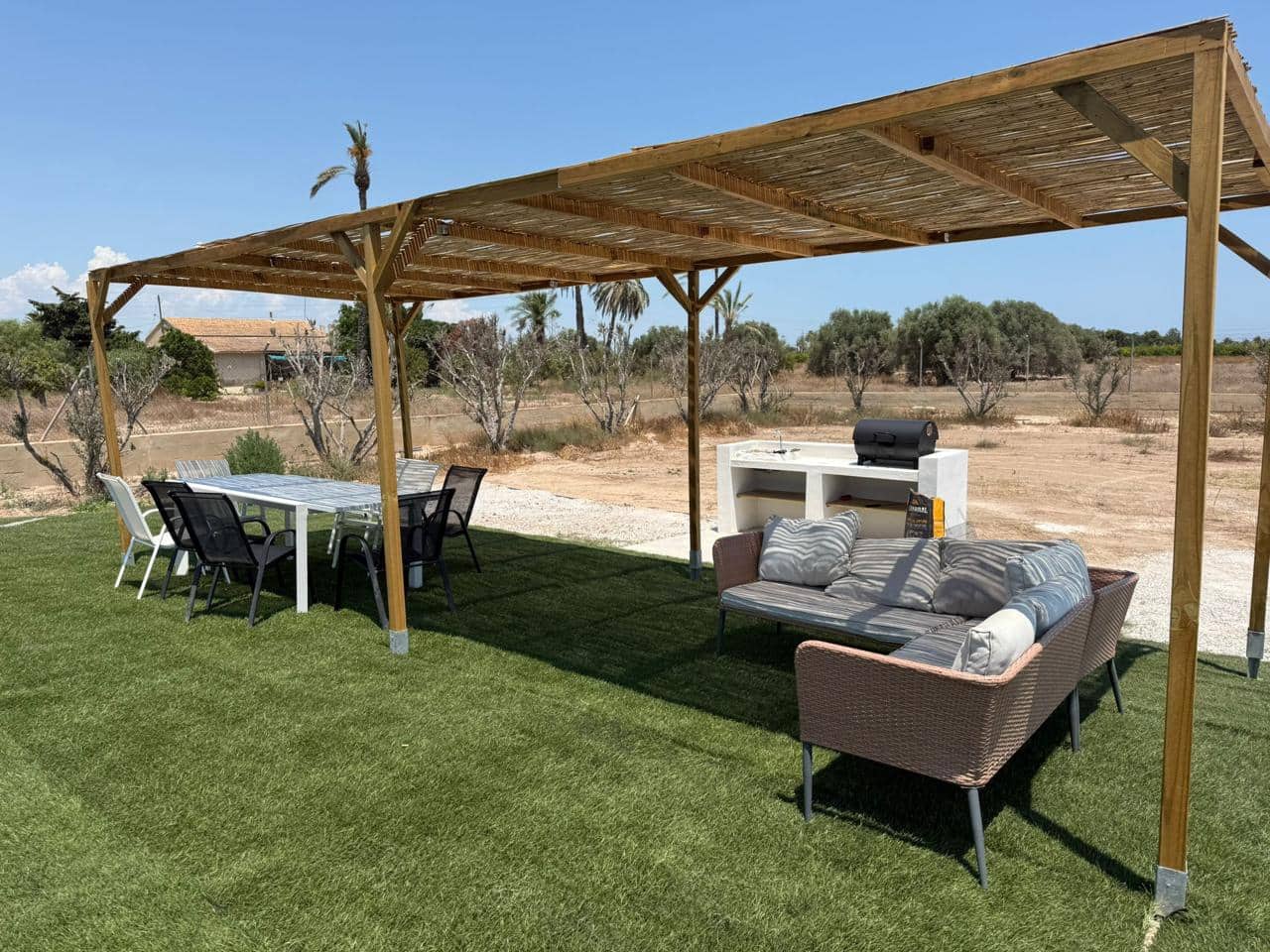 4 soveværelse Villa til leje i Elche / Elx med swimmingpool - € 2.100 (Ref: 9060066)