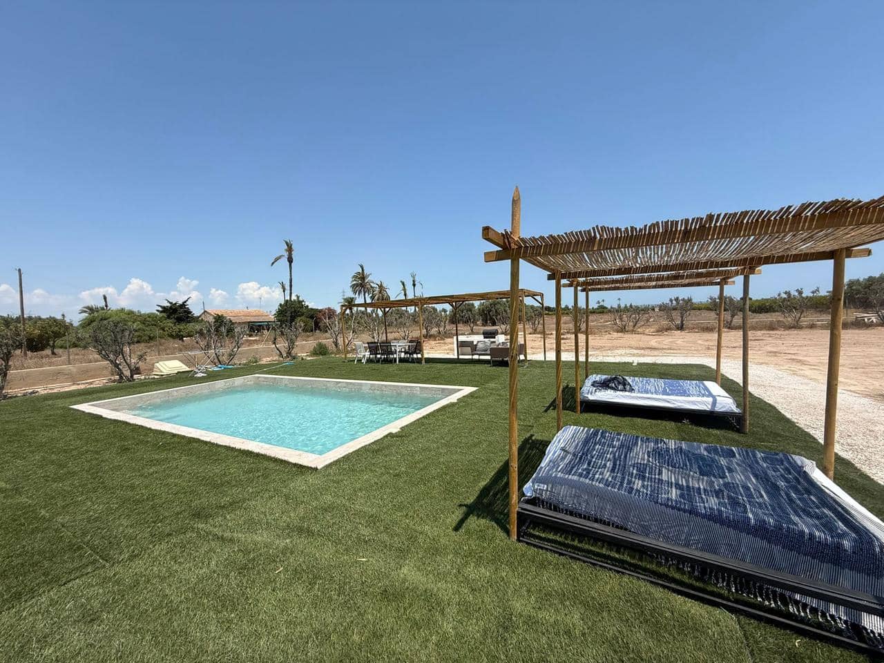 4 soveværelse Villa til leje i Elche / Elx med swimmingpool - € 2.100 (Ref: 9060066)