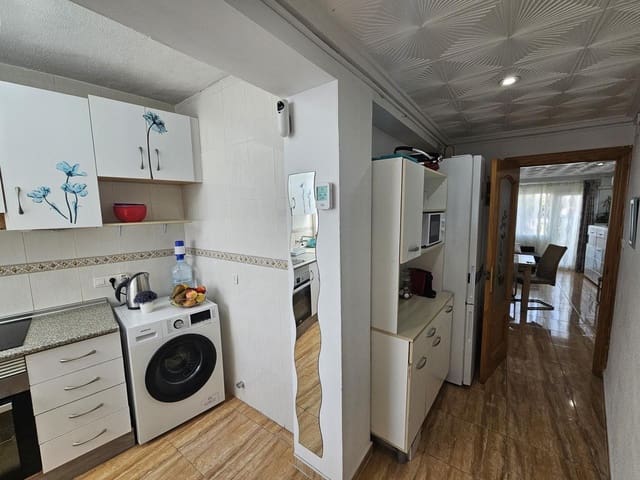 Piso de 4 habitaciones en Calas Santiago Bernabéu, Santa Pola en alquiler - 900 € (Ref: 9184538)