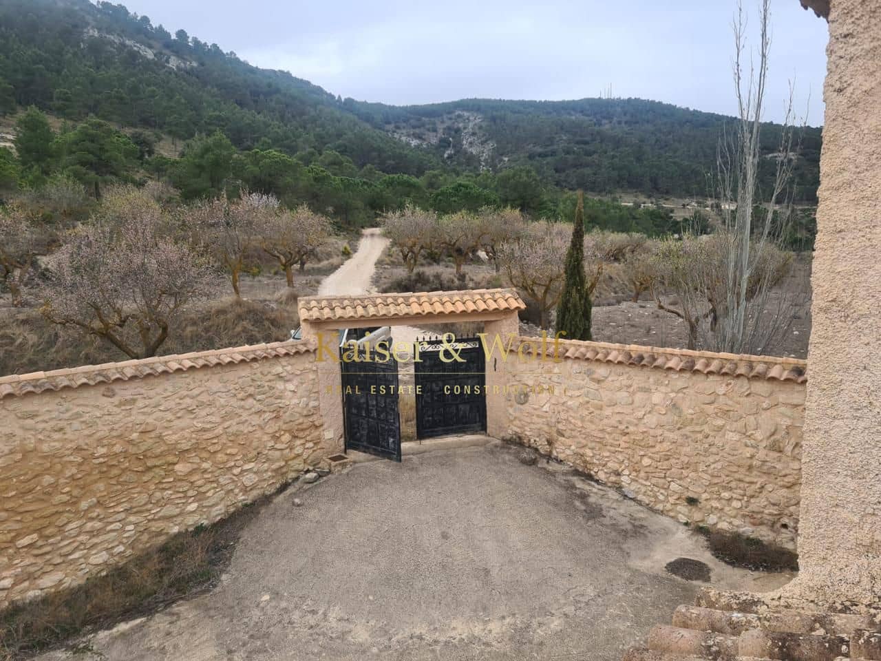 4 bedroom Finca/Country House for sale in Onil - € 489,000 (Ref: 9311574)