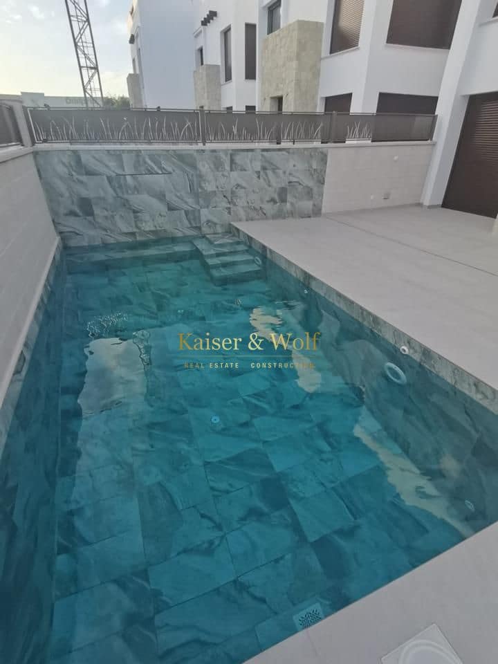 Chalet de 3 habitaciones en Los Montesinos en venta - 485.000 € (Ref: 9414601)