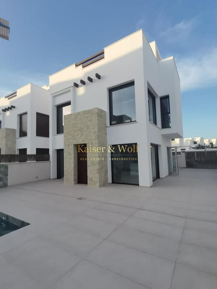 Chalet de 3 habitaciones en Los Montesinos en venta - 485.000 € (Ref: 9414601)