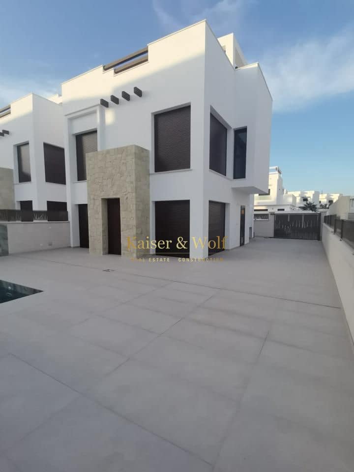 Chalet de 3 habitaciones en Los Montesinos en venta - 485.000 € (Ref: 9414601)