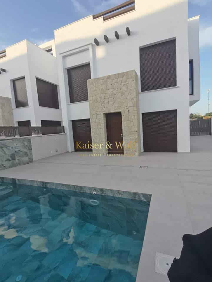 Chalet de 3 habitaciones en Los Montesinos en venta - 485.000 € (Ref: 9414601)