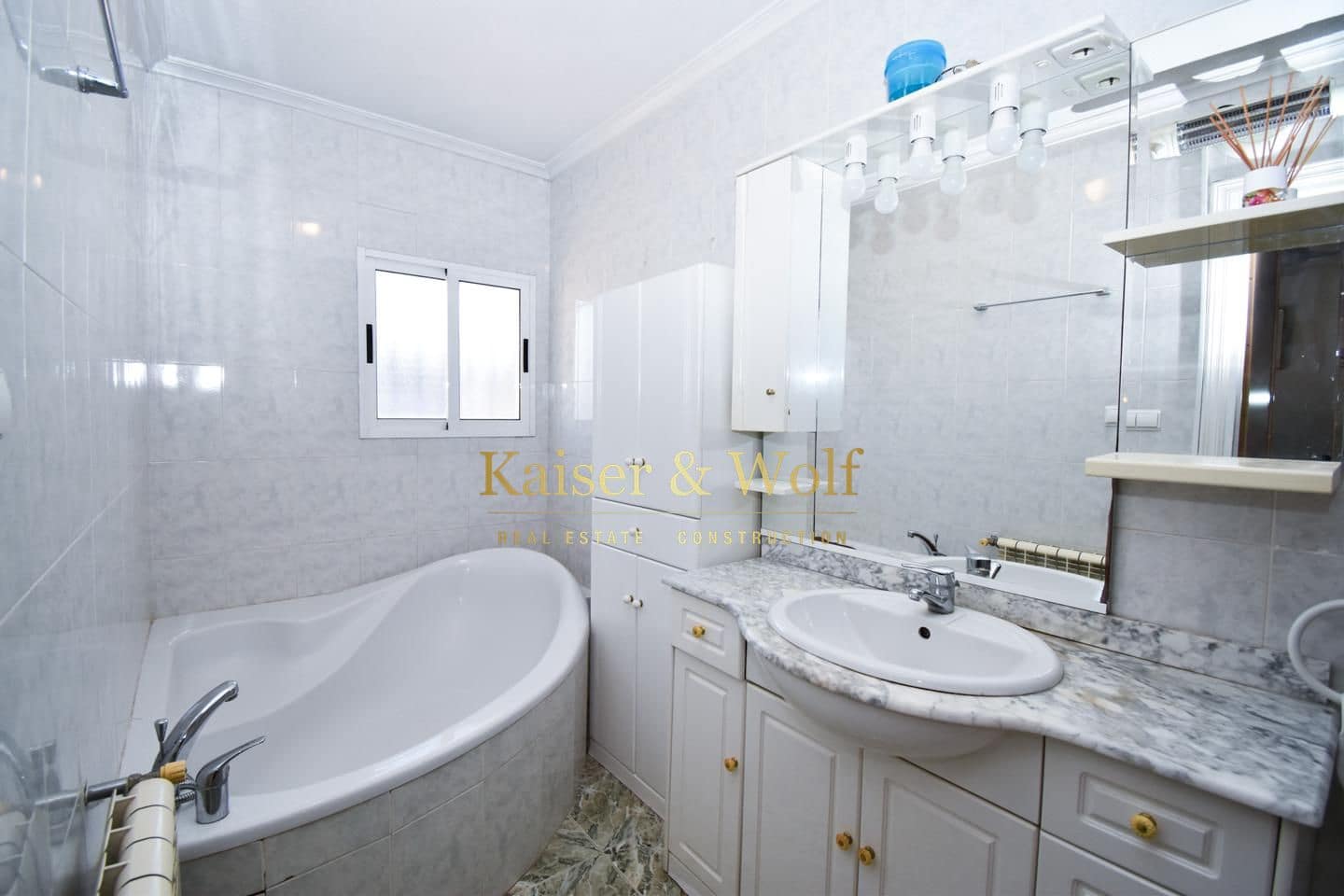 6 bedroom Villa for sale in Albatera with pool - € 420,000 (Ref: 9432729)