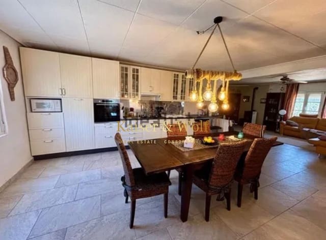 6 bedroom Villa for sale in Albatera with pool - € 420,000 (Ref: 9432729)