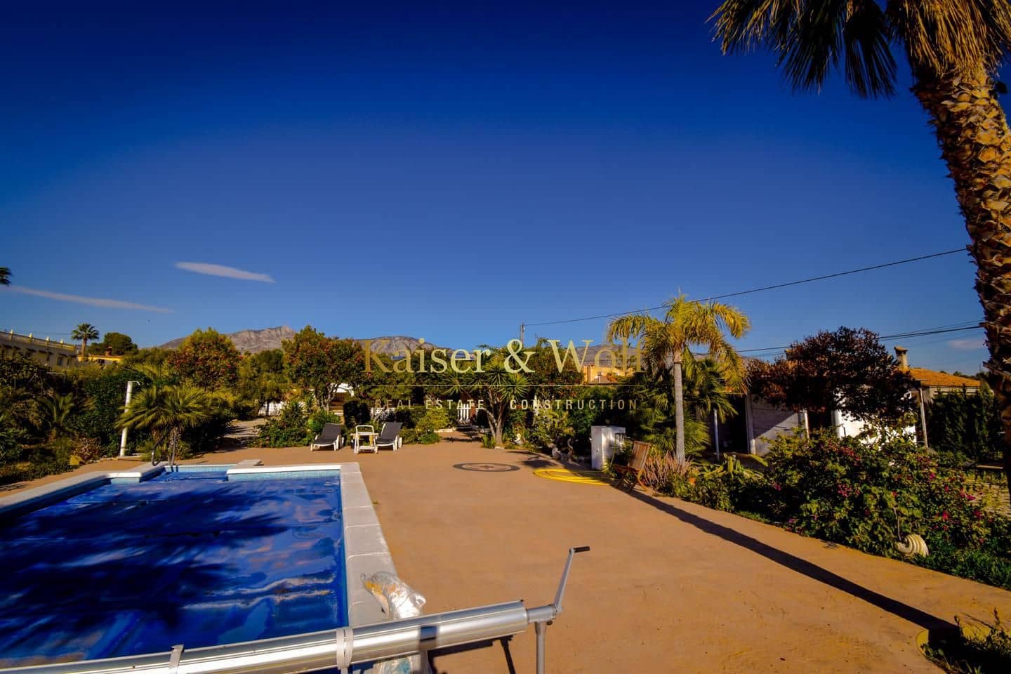 6 bedroom Villa for sale in Albatera with pool - € 420,000 (Ref: 9432729)