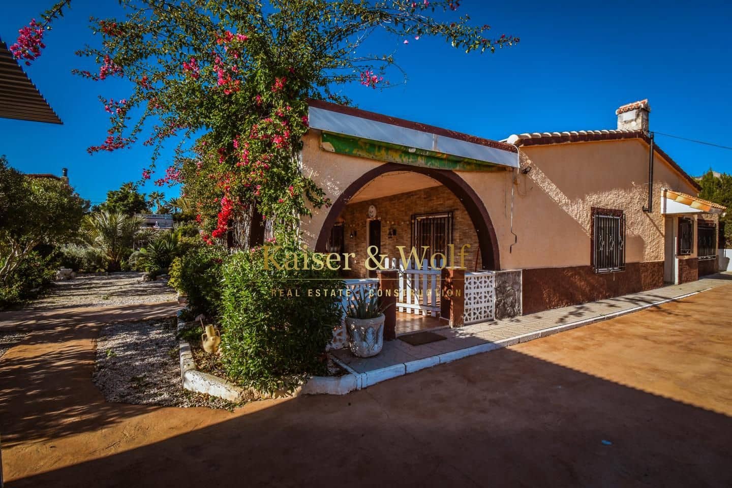 6 bedroom Villa for sale in Albatera with pool - € 420,000 (Ref: 9432729)