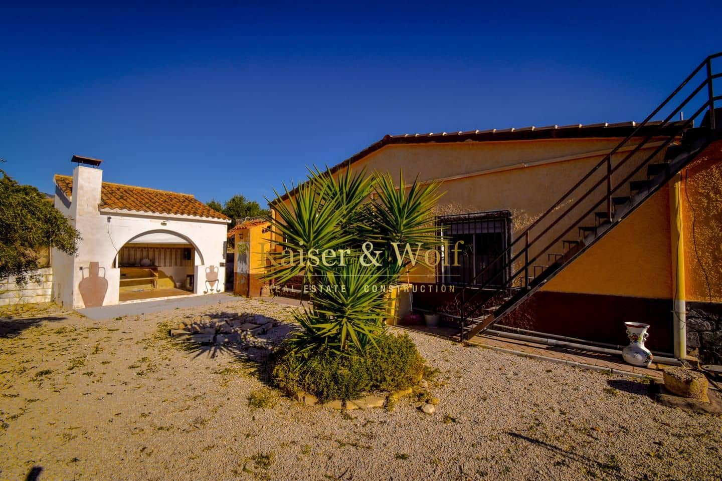 6 bedroom Villa for sale in Albatera with pool - € 420,000 (Ref: 9432729)