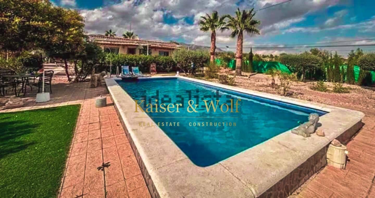 6 bedroom Villa for sale in Albatera with pool - € 420,000 (Ref: 9432729)