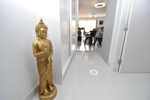 2 slaapkamer Flat te koop in Calas Santiago Bernabéu, Santa Pola met zwembad garage - € 305.000 (Ref: 9449796)