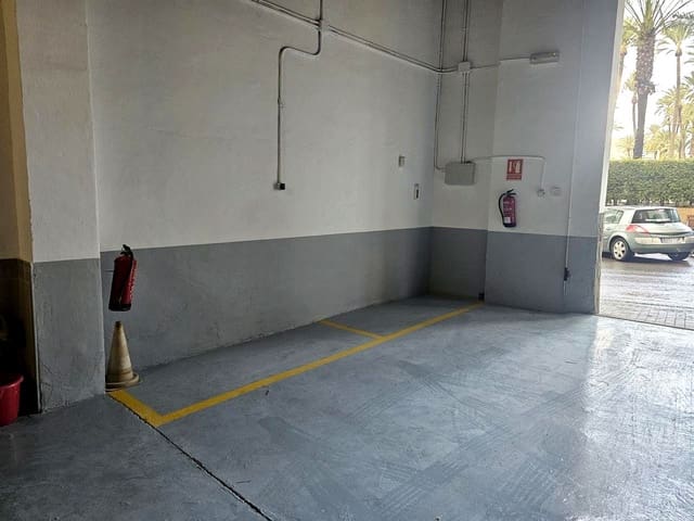 Garage te huur in Centro, Santa Pola - € 120 (Ref: 9496481)