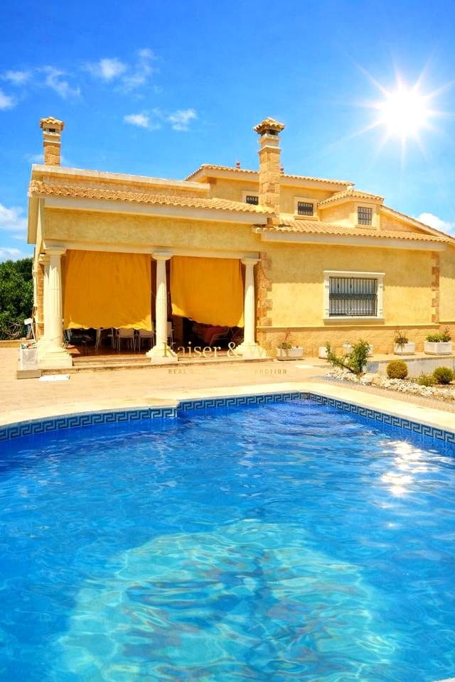 5 Zimmer Villa zu verkaufen in Elche / Elx mit Pool - 550.000 € (Ref: 9523365)