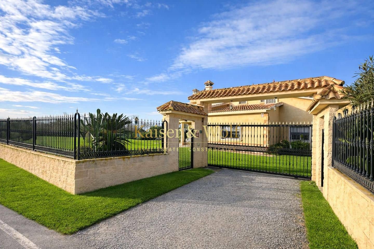 5 bedroom Villa for sale in Elche / Elx with pool - € 550,000 (Ref: 9523365)