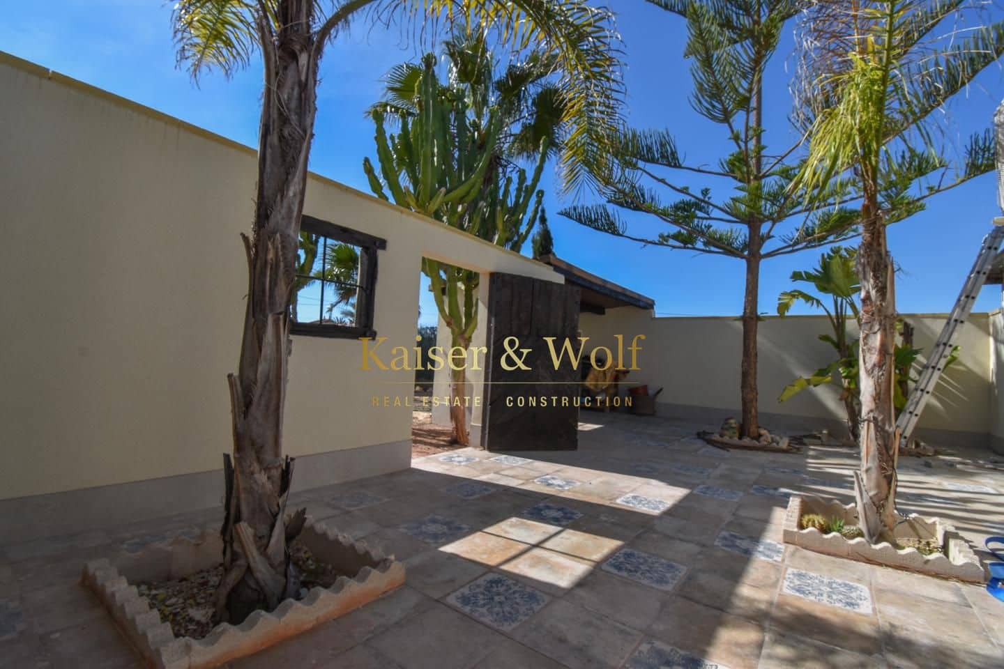 4 bedroom Villa for sale in Daimes with pool garage - € 449,000 (Ref: 9628300)