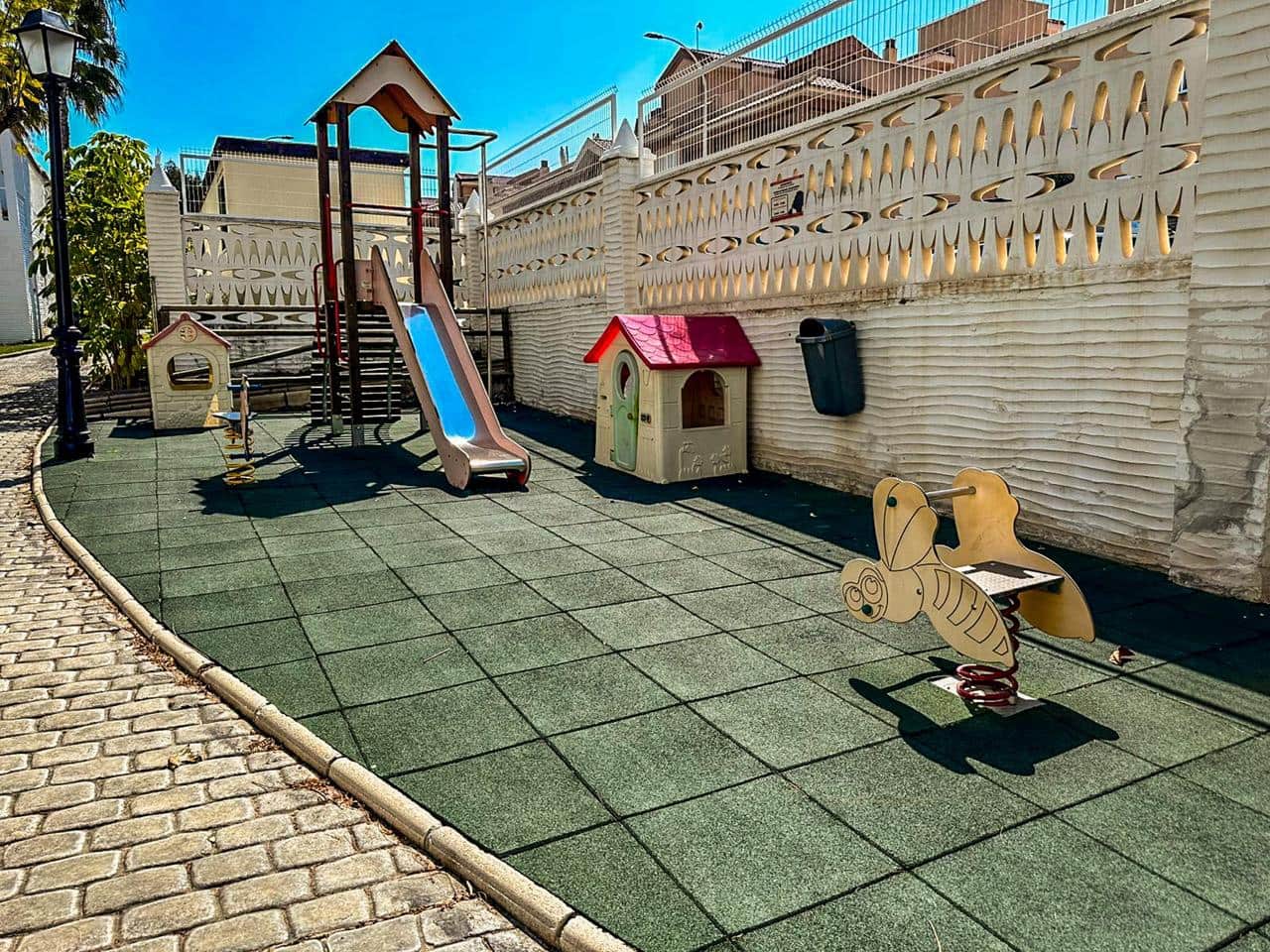 3 sypialnia Bungalow na sprzedaż w Gran Alacant z basenem garażem - 270 000 € (Ref: 9758153)