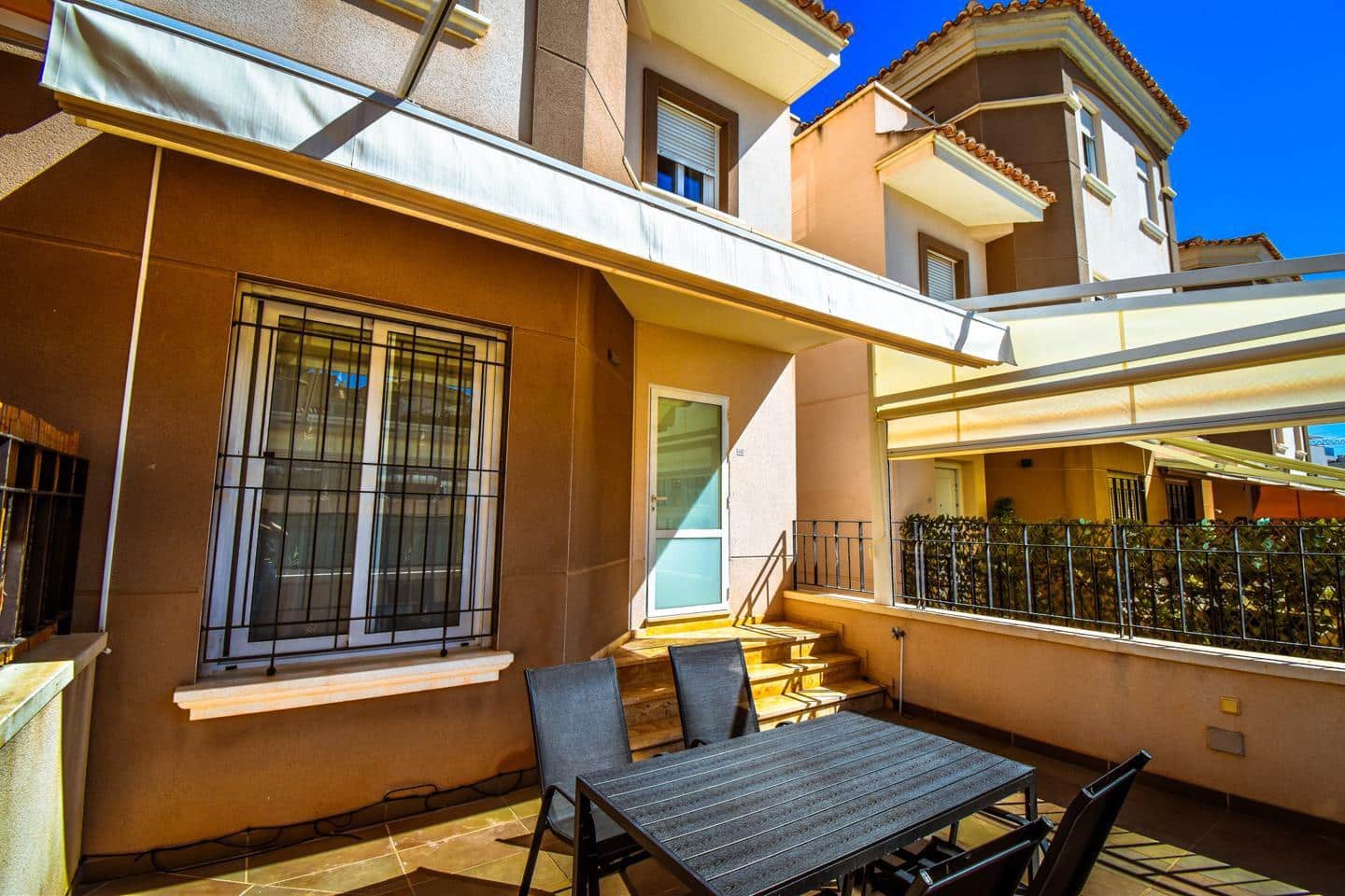 3 sovrum Bungalow till salu i Santa Pola med pool garage - 395 000 € (Ref: 9816618)