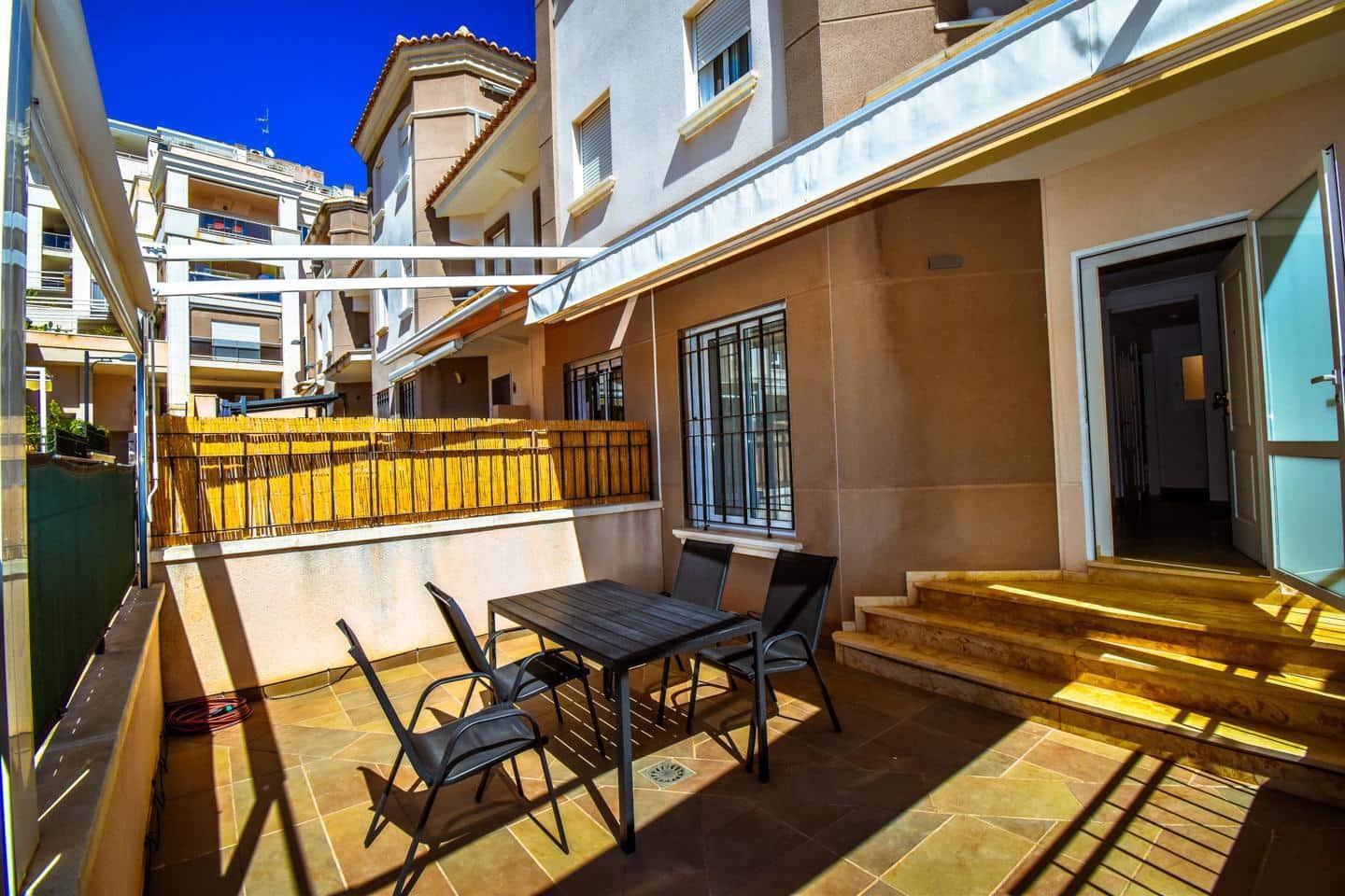 3 sovrum Bungalow till salu i Santa Pola med pool garage - 395 000 € (Ref: 9816618)