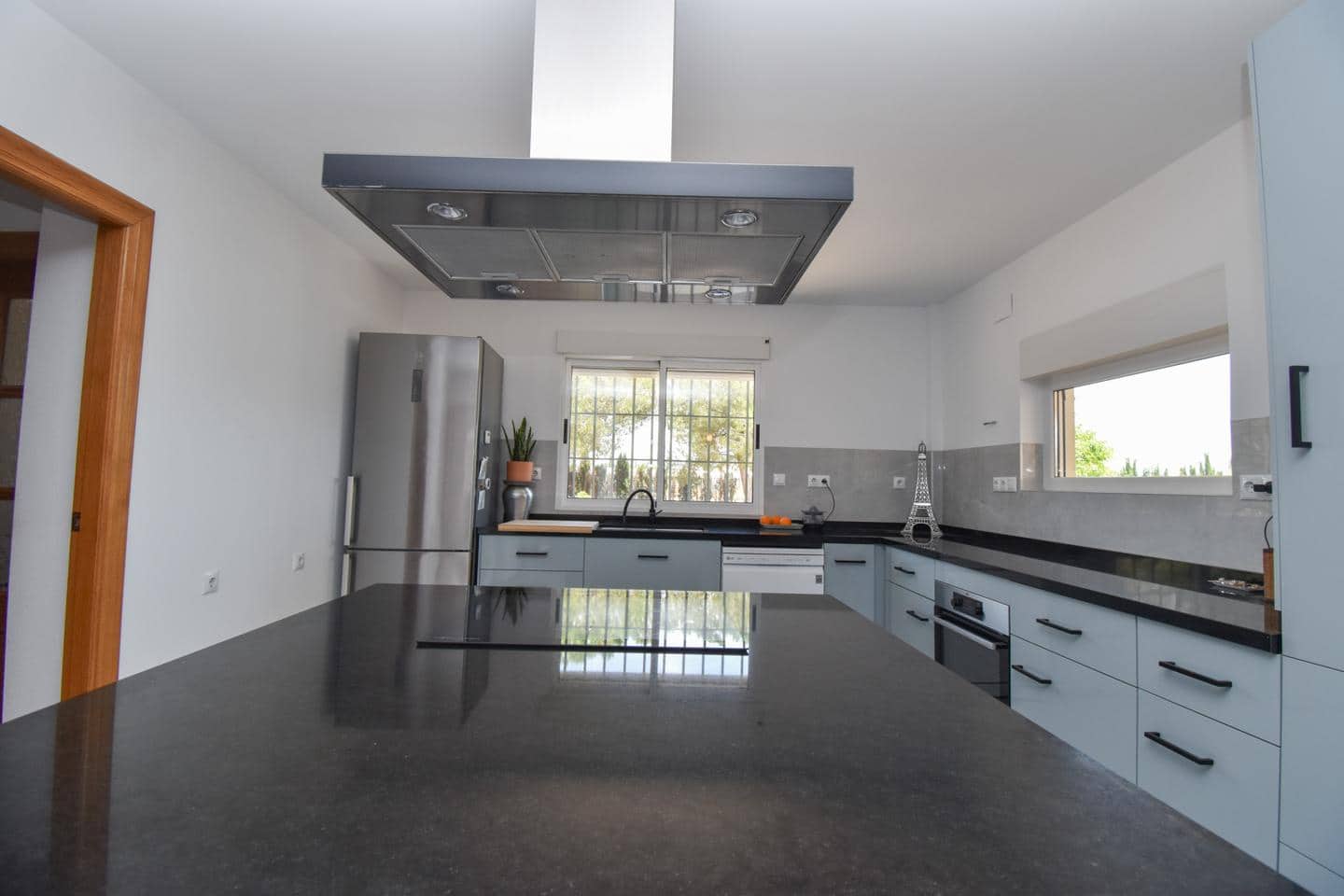5 soveværelse Villa til salg i Las Bayas med swimmingpool garage - € 710.000 (Ref: 9972297)