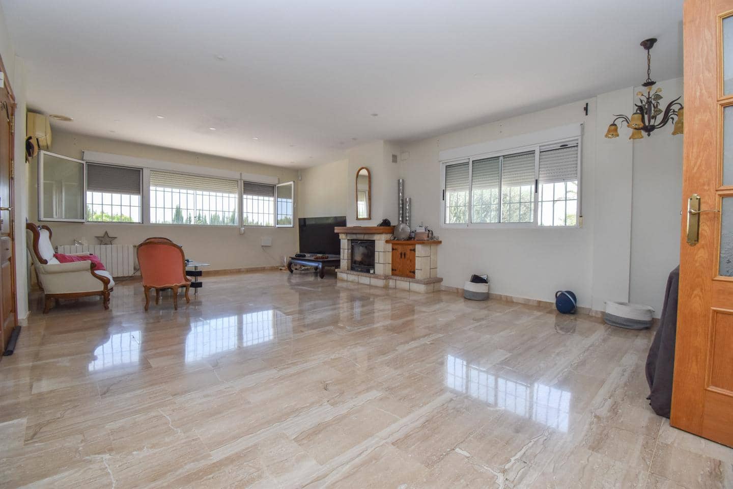 5 soveværelse Villa til salg i Las Bayas med swimmingpool garage - € 710.000 (Ref: 9972297)